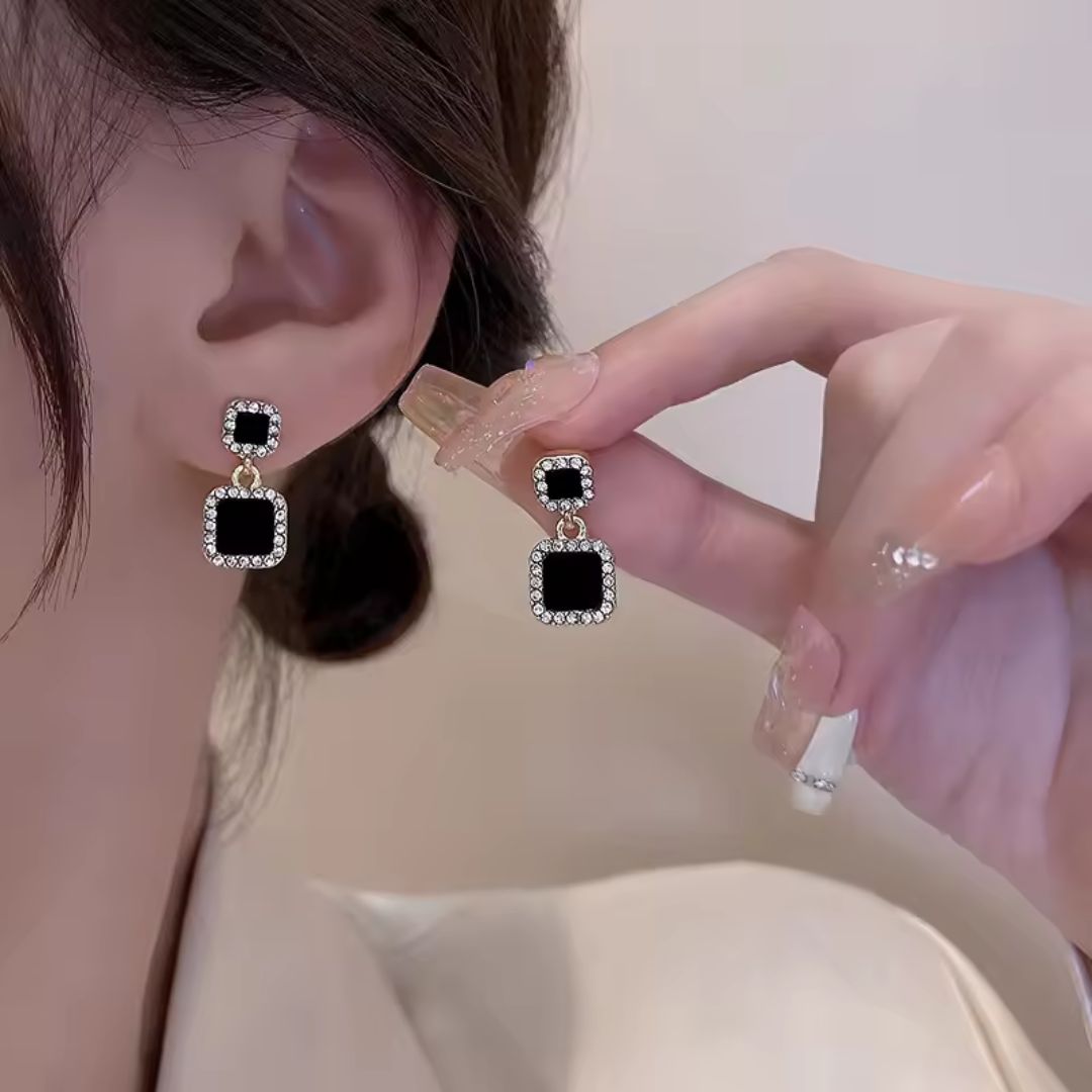 CLASSY BLACK EARRINGS