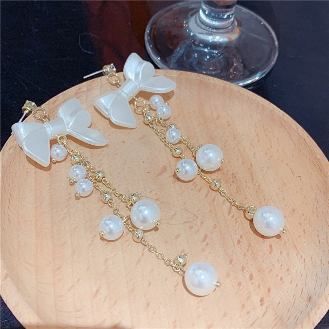 Lightweight Bow And Pearls earrings