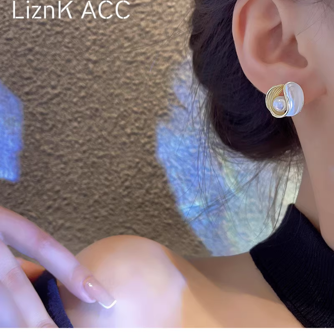 Shell-shaped Earrings