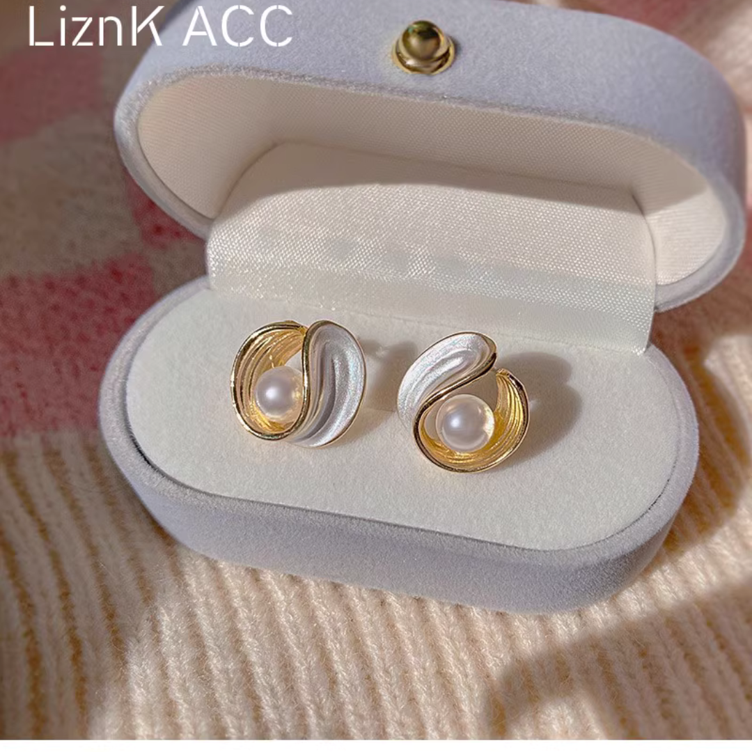 Elegant pearl earrings