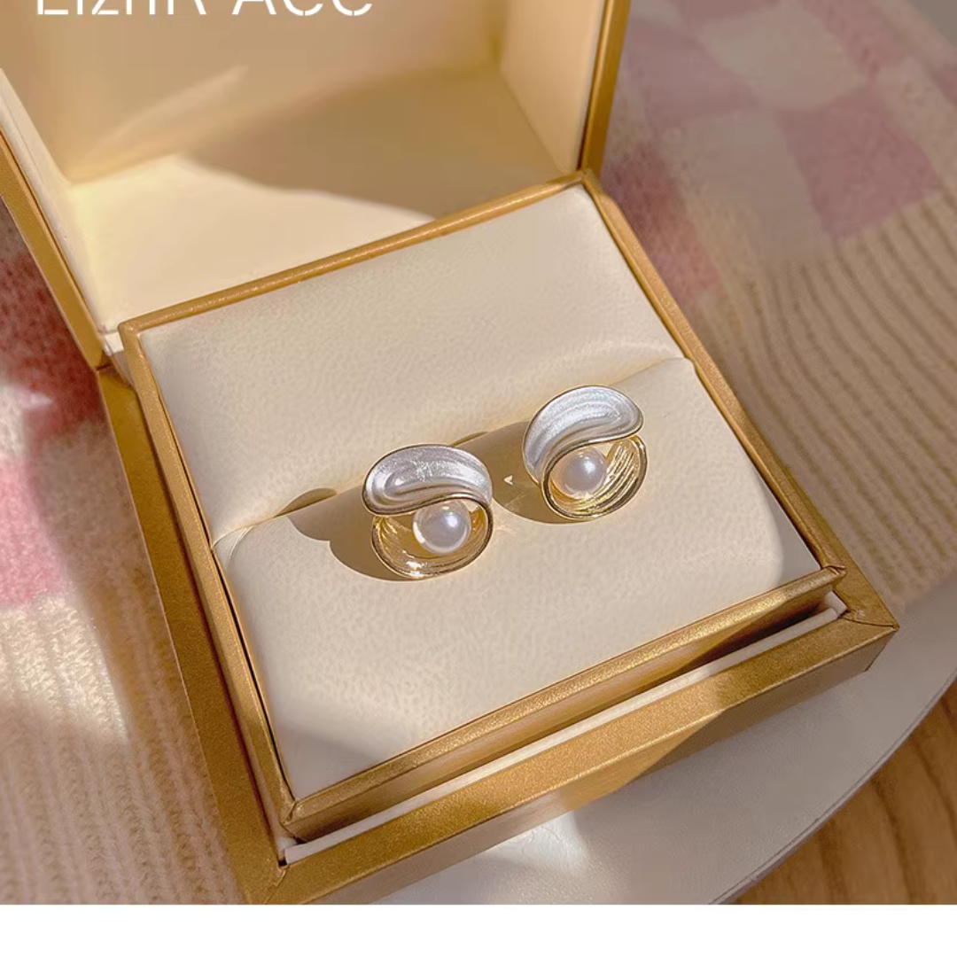 Elegant pearl earrings