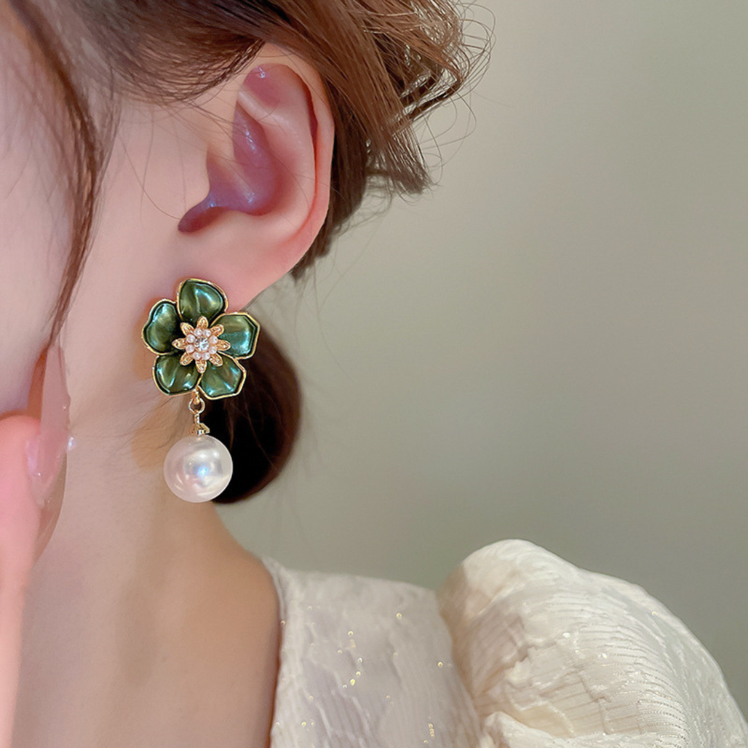 Gentle Flower Pearl Earring