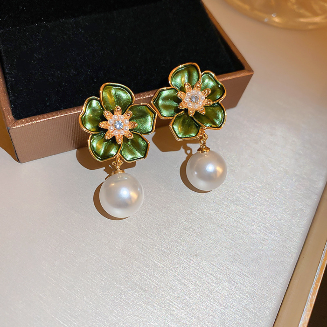 Gentle Flower Pearl Earring