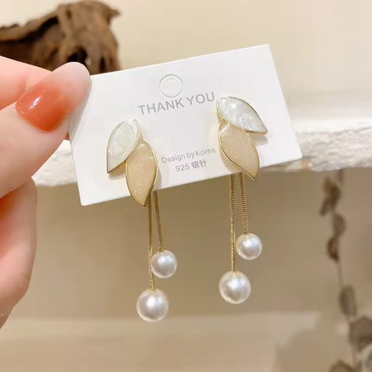 Leaf Pearl Tassel Earrings