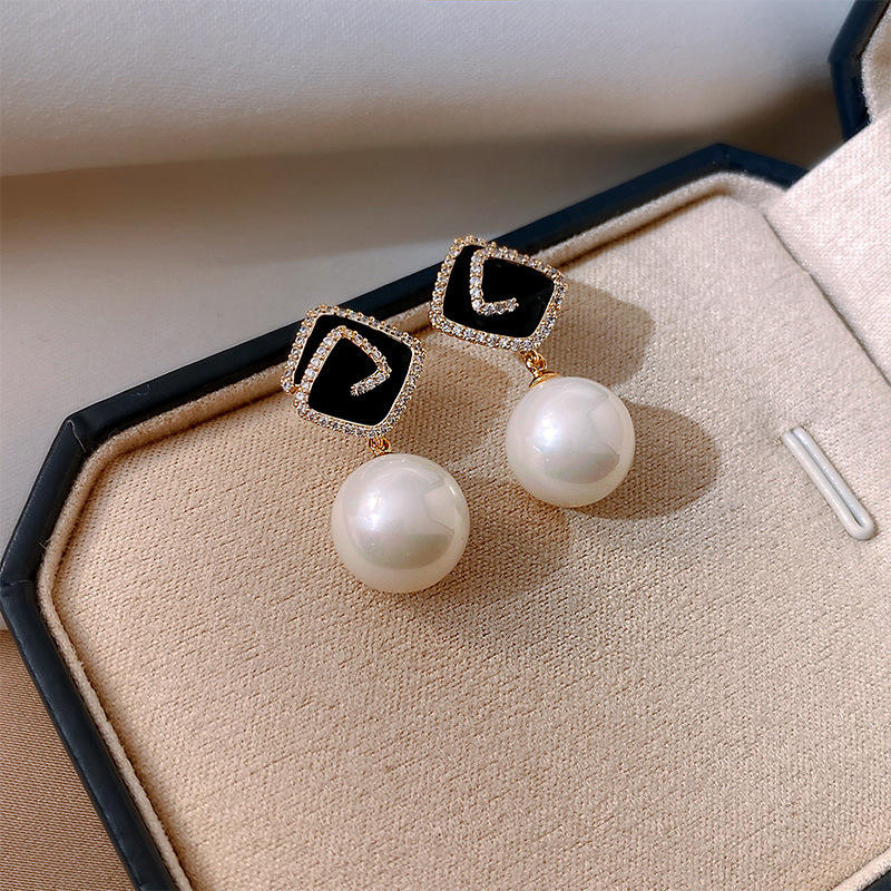 Black Pearl Drop Earrings