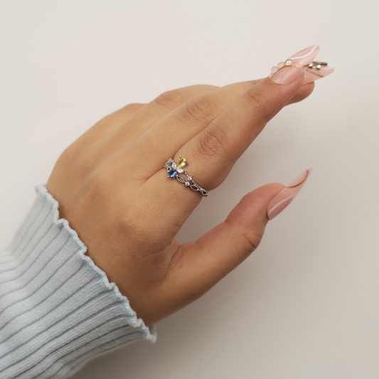 Beautiful Royal Wink Blue Diamond Ring