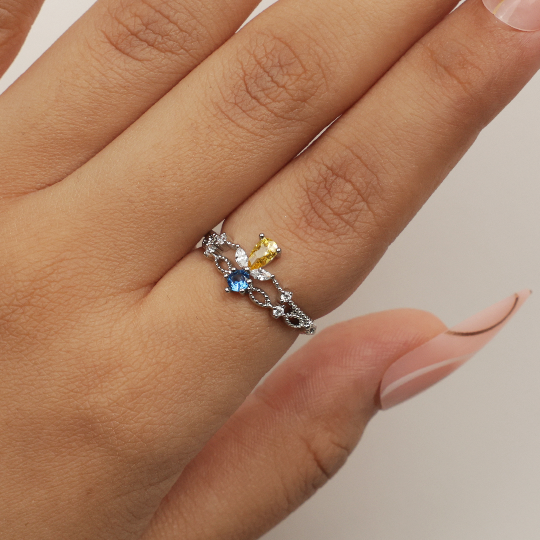 Beautiful Royal Wink Blue Diamond Ring