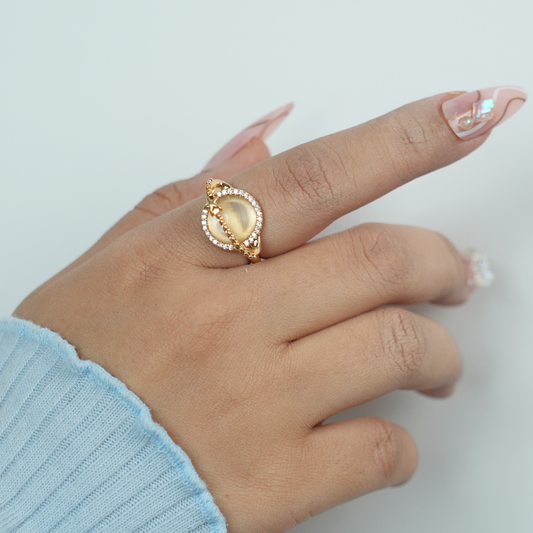 Elegant Gold Oval Ring