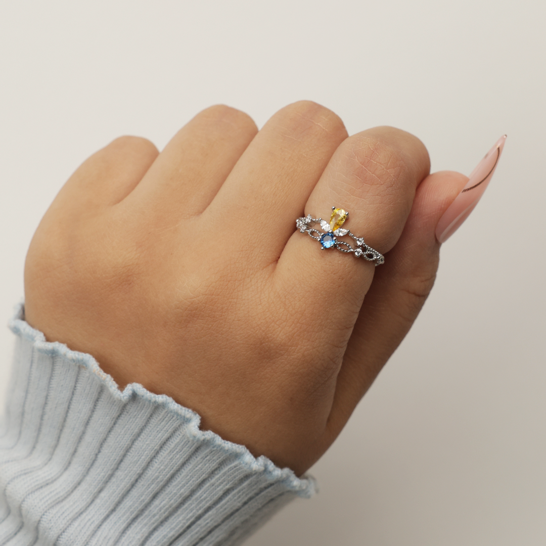 Beautiful Royal Wink Blue Diamond Ring