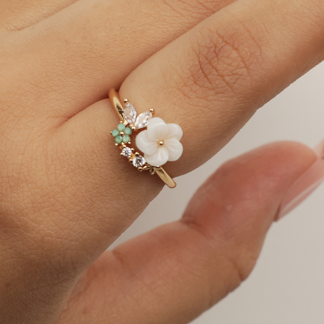 Crystal White Flower Leaves Ring
