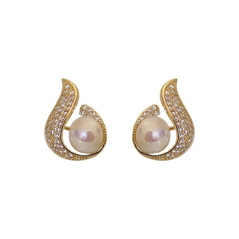 Pearl Earrings with Retro Style