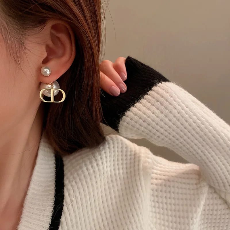 metal arc-shaped large pearl earrings
