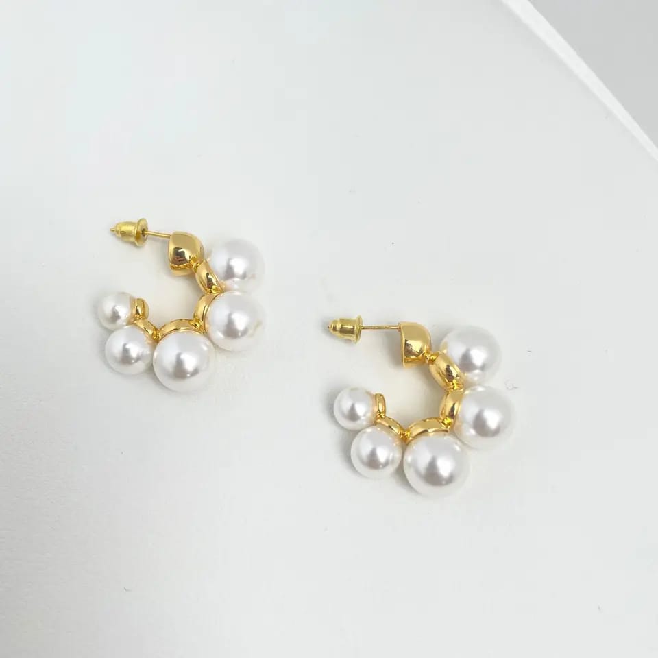 Pearl Of Wisdom Round Earrings