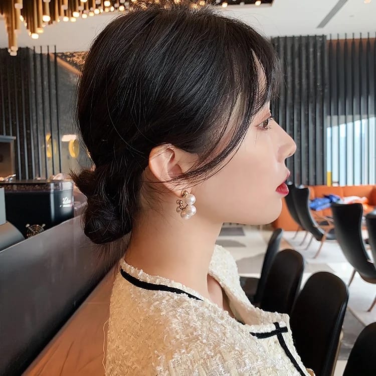 Pearl Of Wisdom Round Earrings