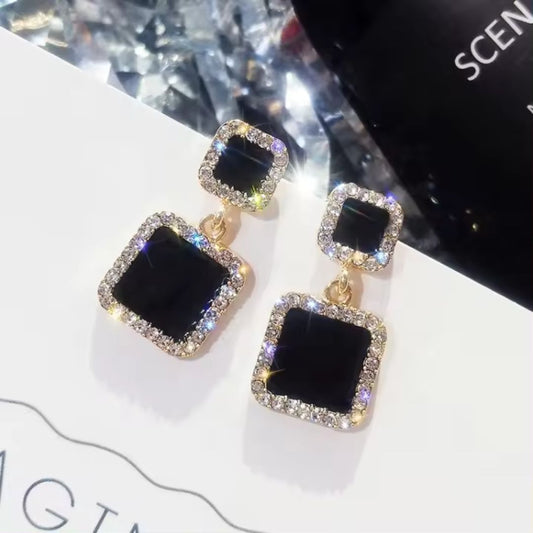 CLASSY BLACK EARRINGS