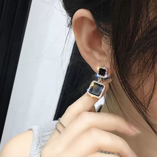 CLASSY BLACK EARRINGS