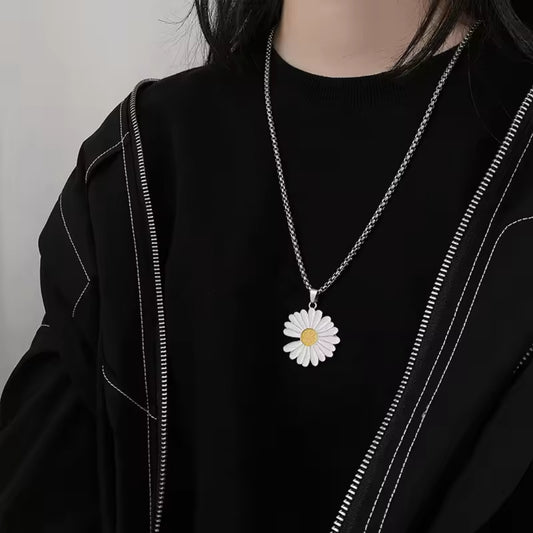 Daisy flower necklace