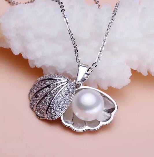 Seashell and Pearl Necklace pendent