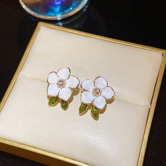 Flower and leaf stud earrings