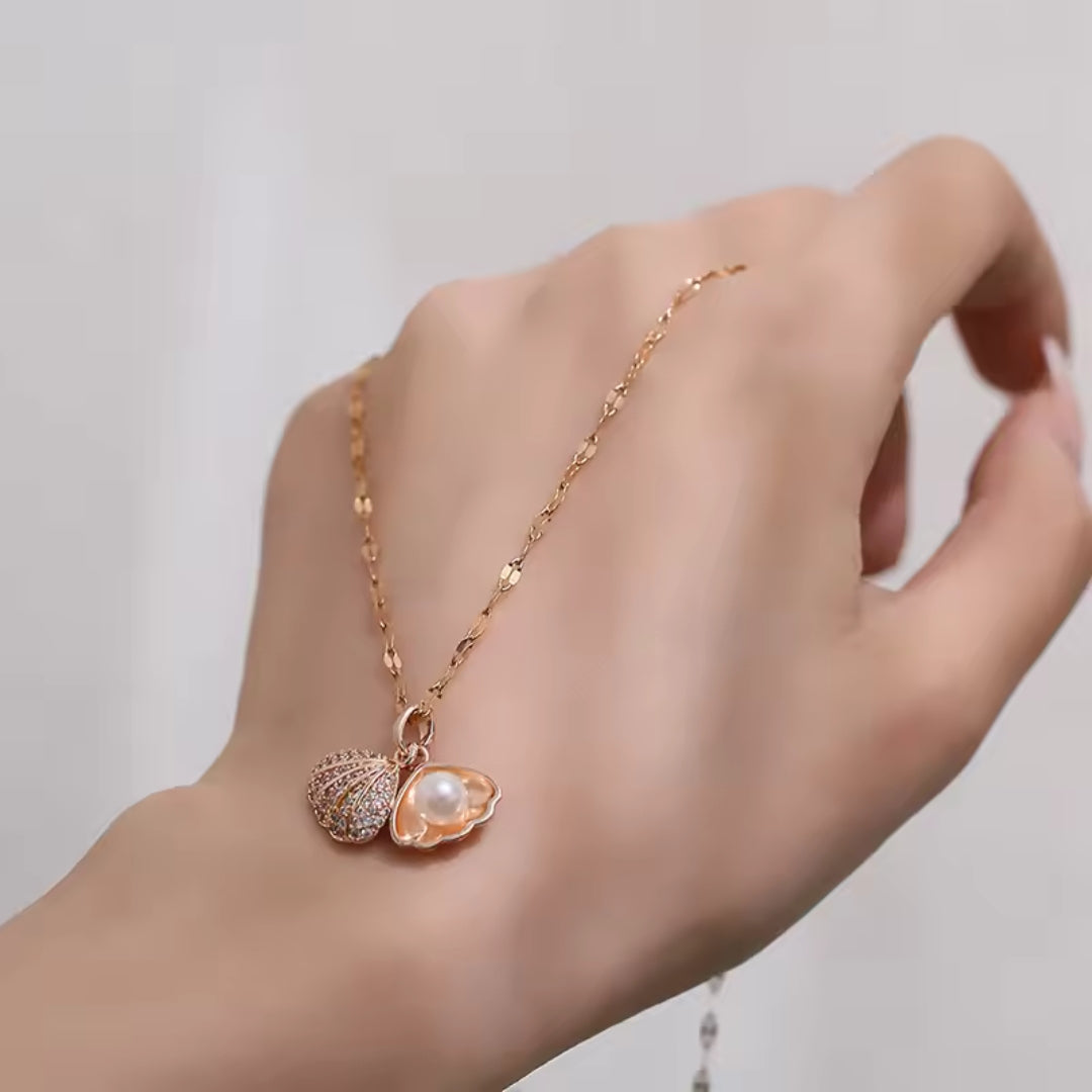 Seashell and Pearl rose gold Necklace pendent