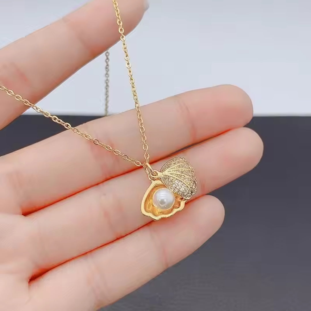 Seashell and Pearl Gold Necklace