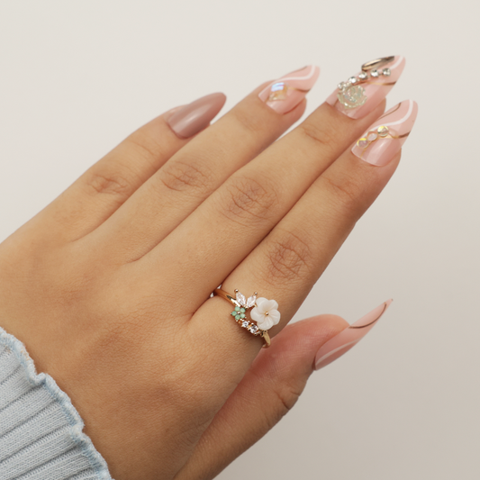Crystal White Flower Leaves Ring