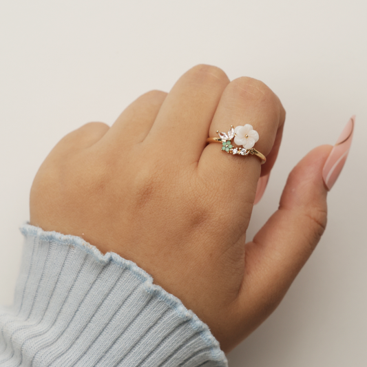 Crystal White Flower Leaves Ring