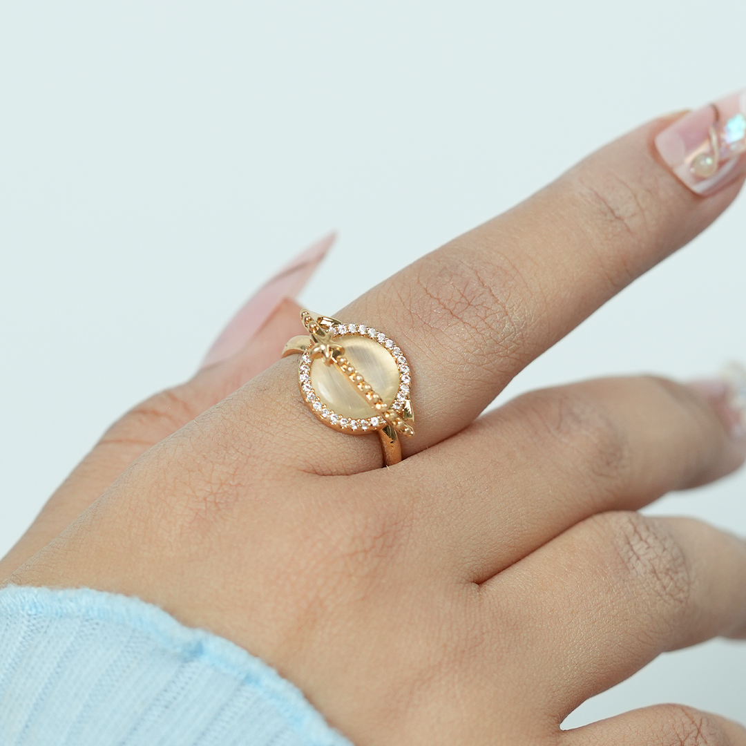 Elegant Gold Oval Ring